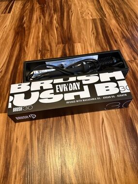 Evryday B.R.U.S.H. 30 Electric Styling Brush